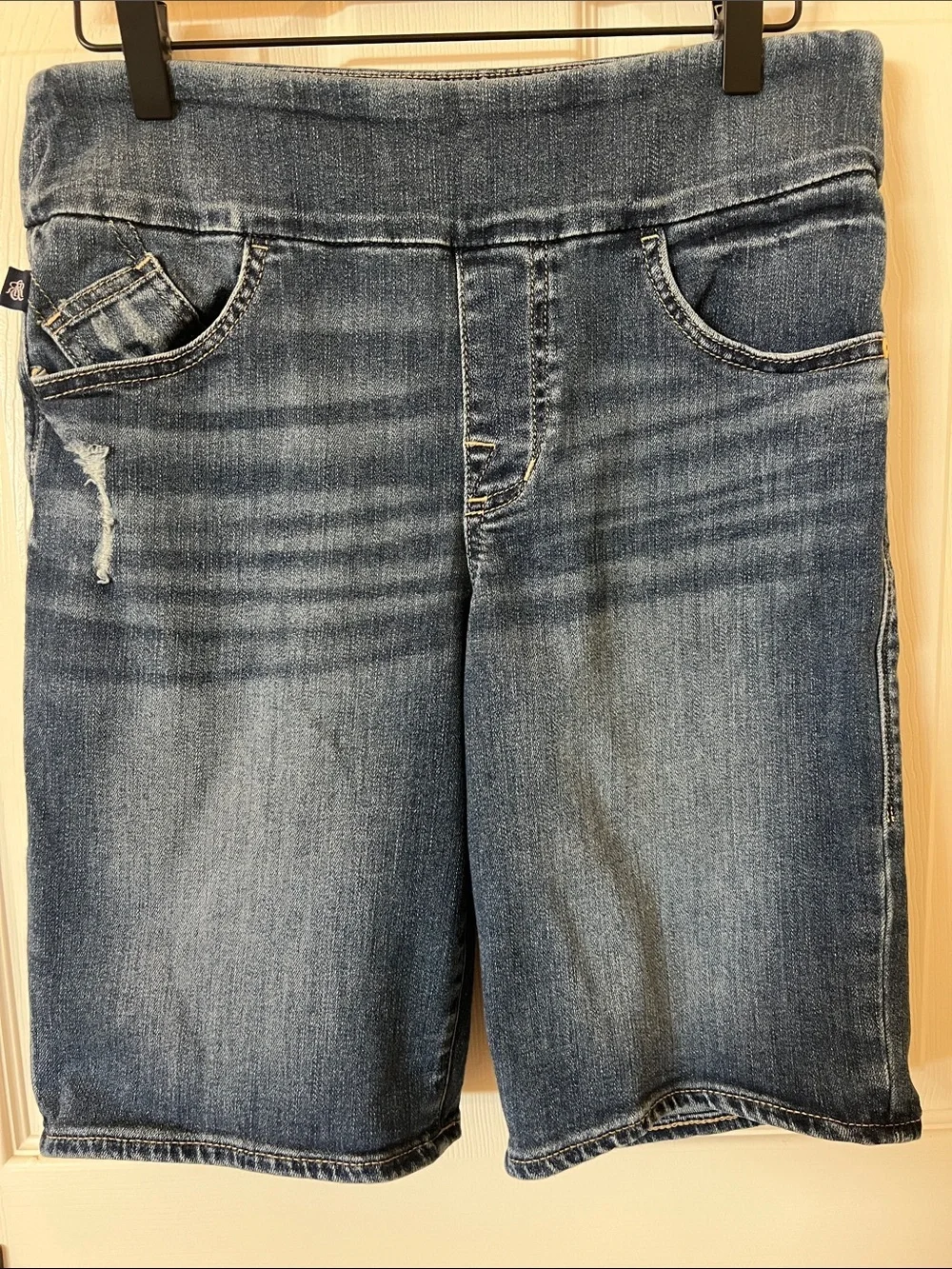 Rock & Republic Shorts Fever Pull On Denim Bermuda 10 Rx Stretchy Slimming Long